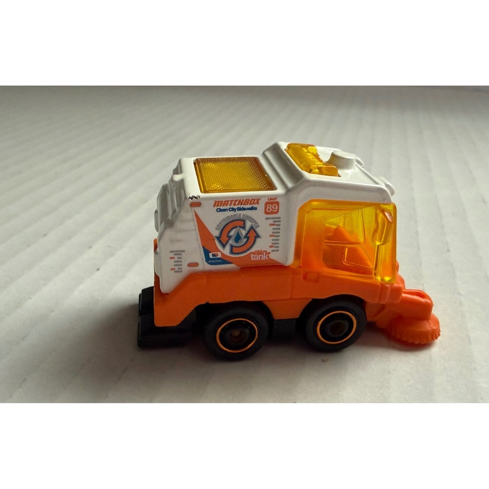 Matchbox MB1189 Clean City Sidewalks Sustainable Sweeper Orange White 2018